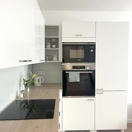 Elegant Escape Apartment III - Free Parking, Easy Access To City Center Bratislava Esterno foto