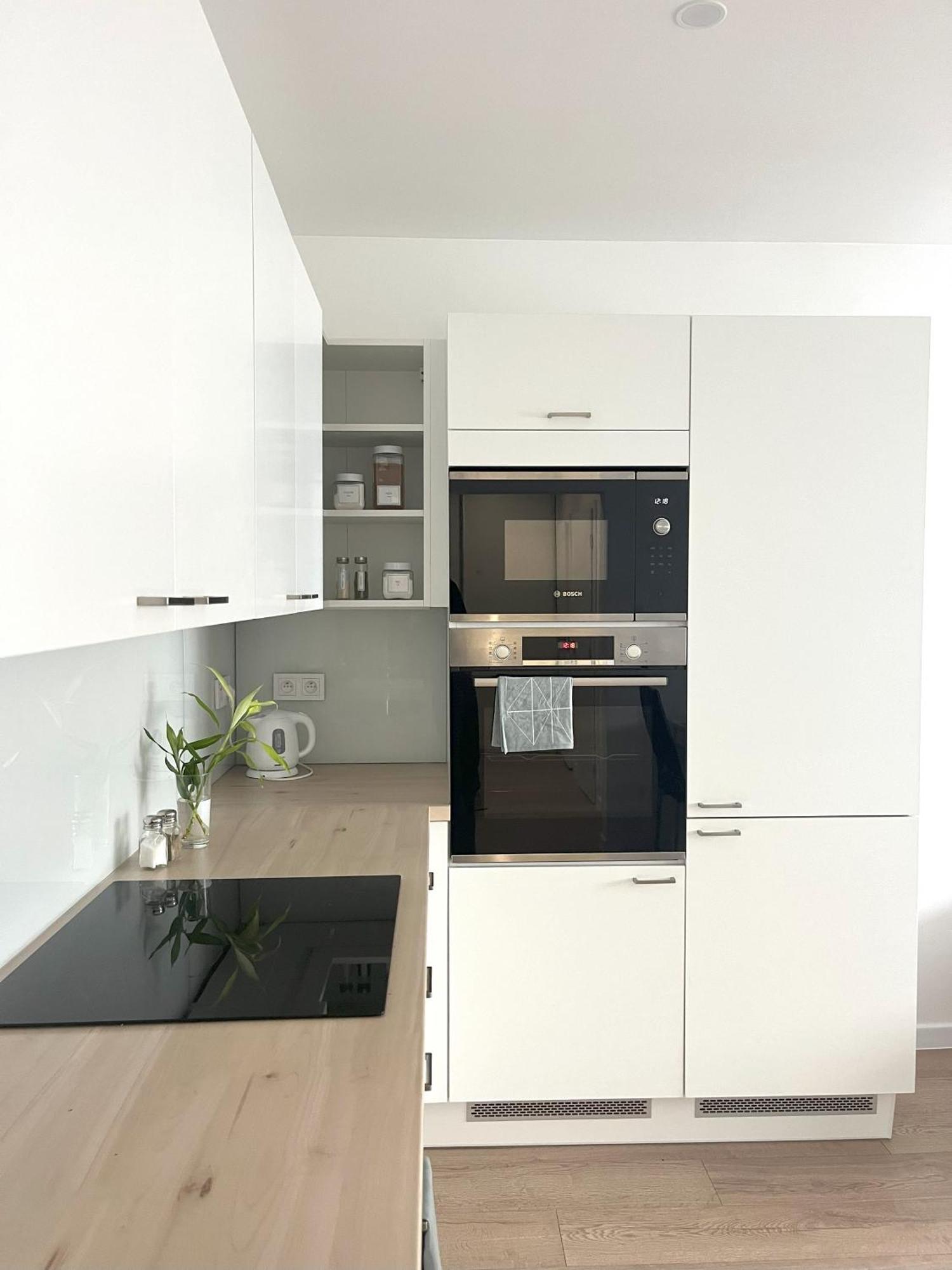 Elegant Escape Apartment III - Free Parking, Easy Access To City Center Bratislava Esterno foto