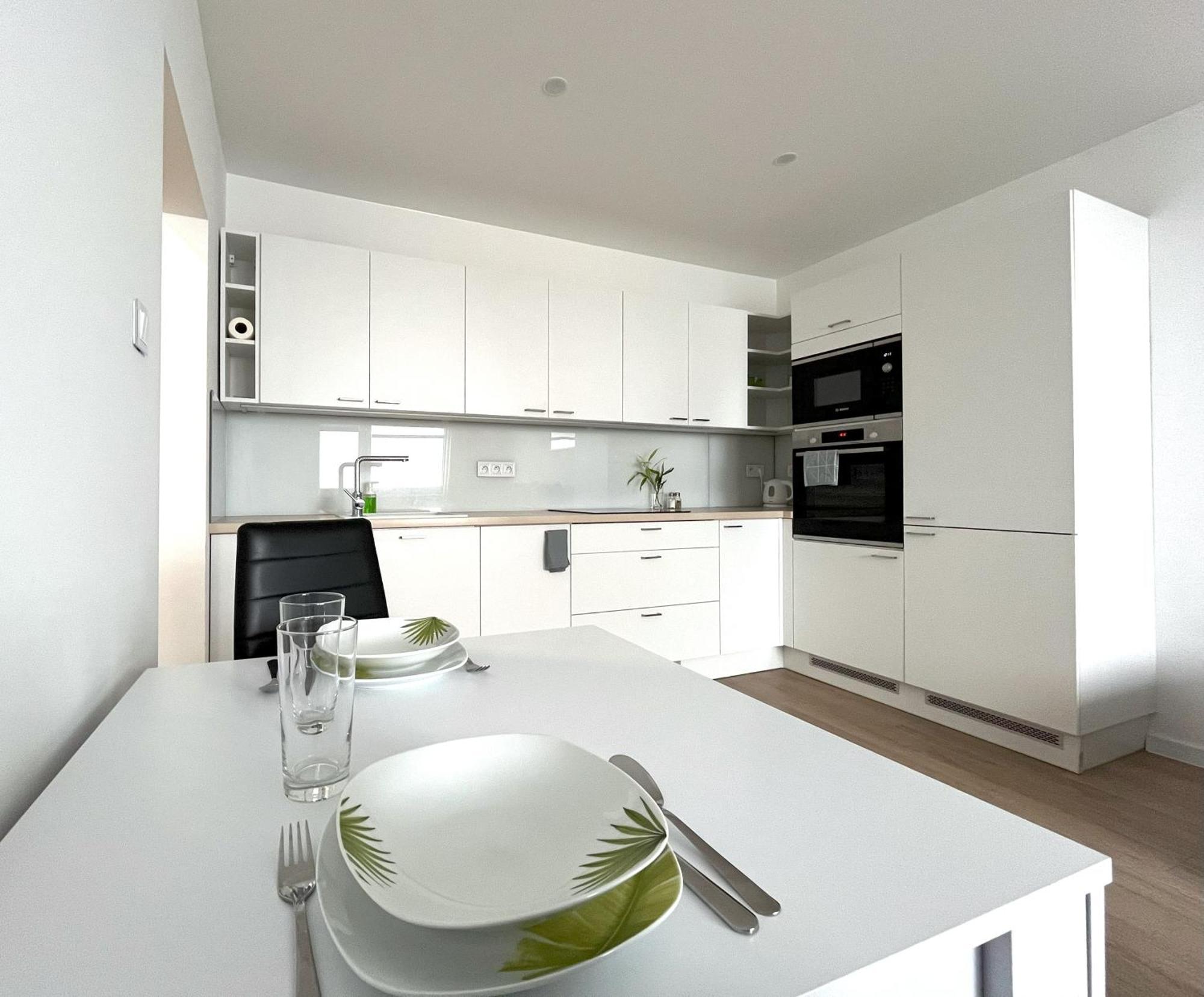 Elegant Escape Apartment III - Free Parking, Easy Access To City Center Bratislava Esterno foto