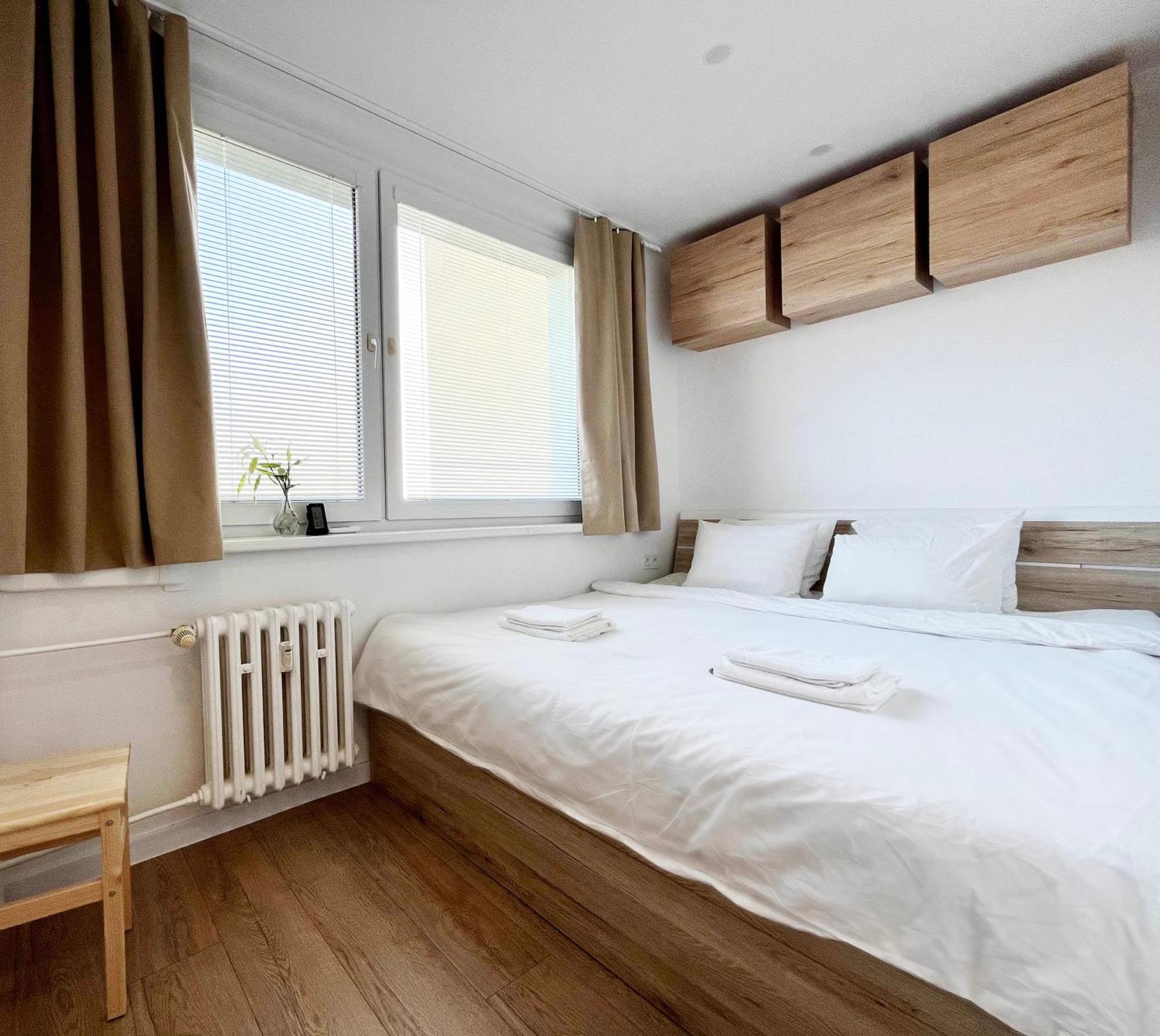 Elegant Escape Apartment III - Free Parking, Easy Access To City Center Bratislava Esterno foto